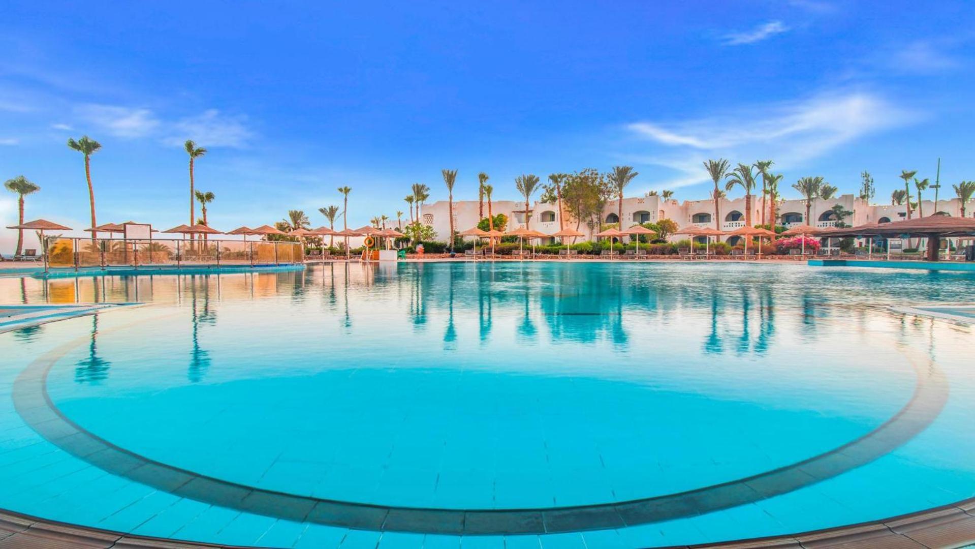 Domina Coral Bay Resort, Diving , Spa & Casino Sharm el-Sheikh Exterior photo The swimming pool at the hotel