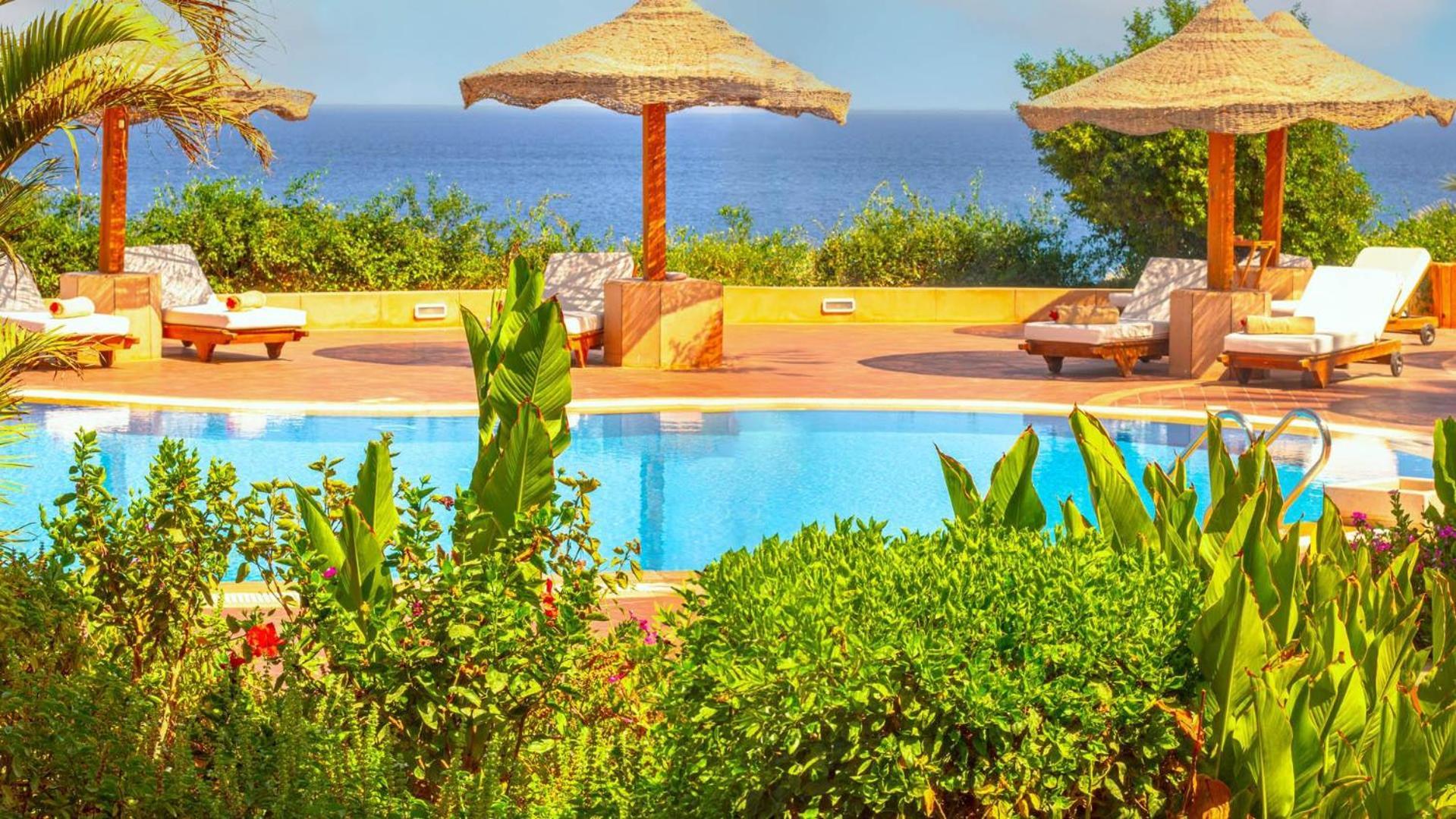 Domina Coral Bay Resort, Diving , Spa & Casino Sharm el-Sheikh Exterior photo A pool at a resort