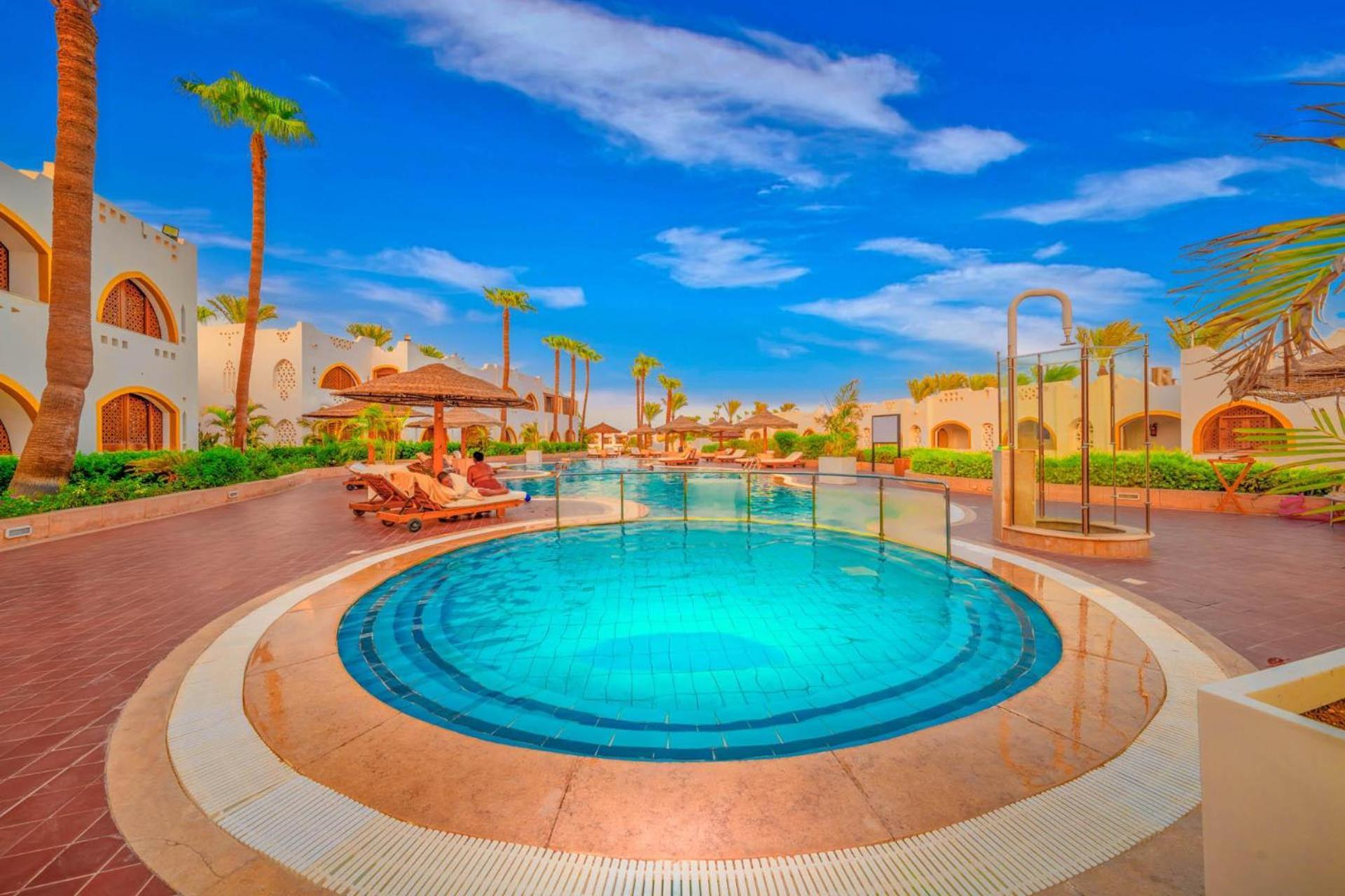 Domina Coral Bay Resort, Diving , Spa & Casino Sharm el-Sheikh Exterior photo The swimming pool at the resort