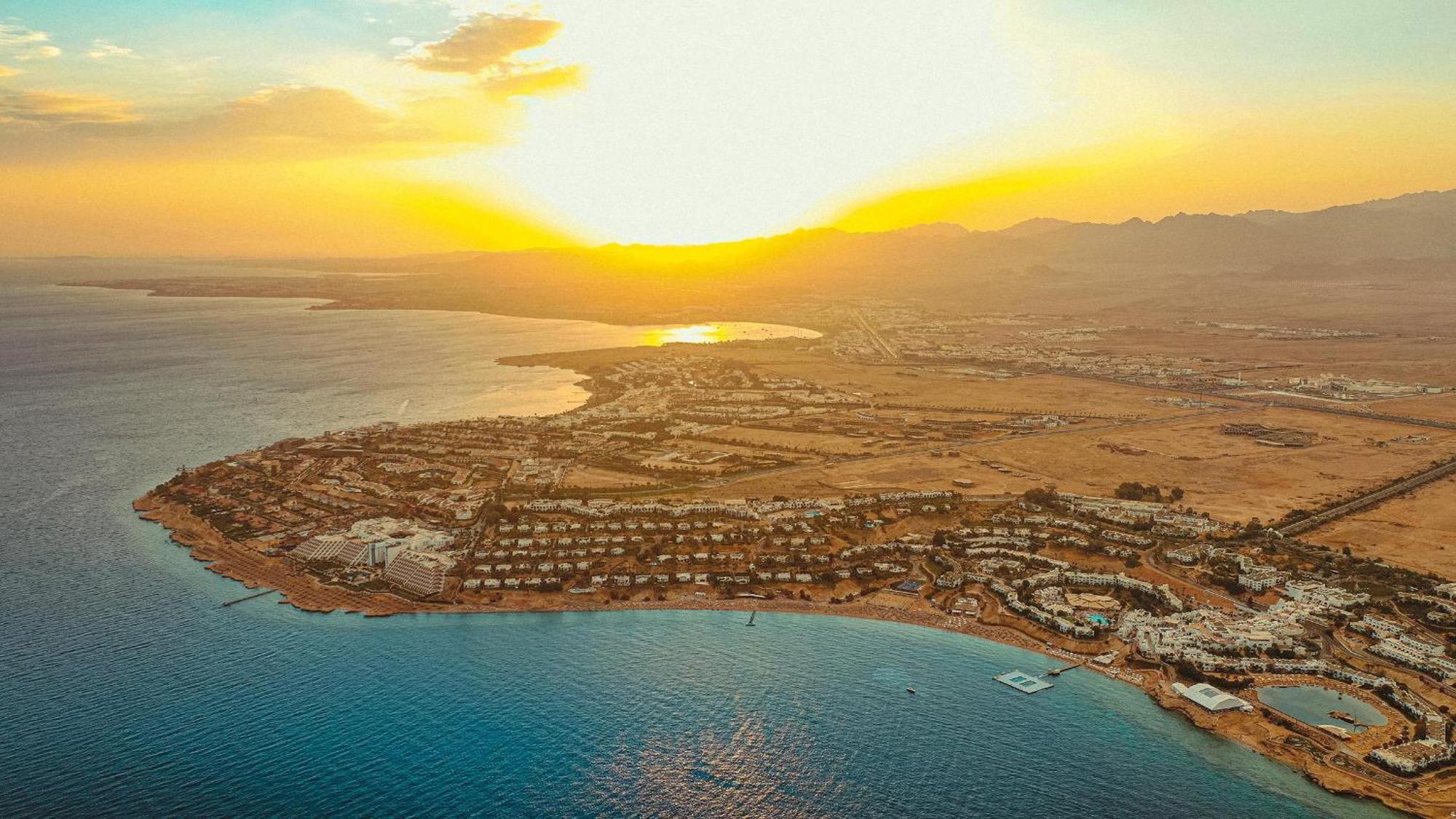 Domina Coral Bay Resort, Diving , Spa & Casino Sharm el-Sheikh Exterior photo Aerial view of Eilat