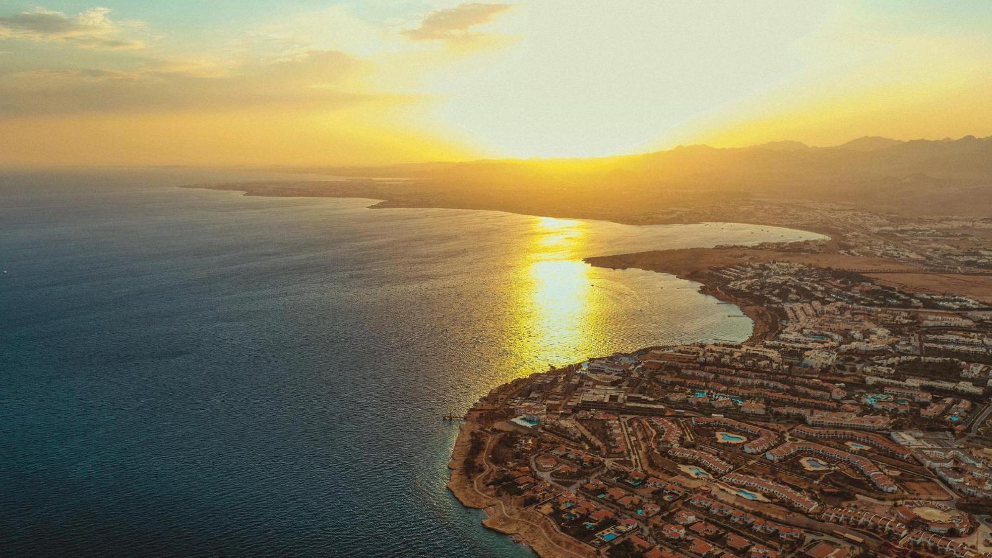 Domina Coral Bay Resort, Diving , Spa & Casino Sharm el-Sheikh Exterior photo Sunset over the Dead Sea