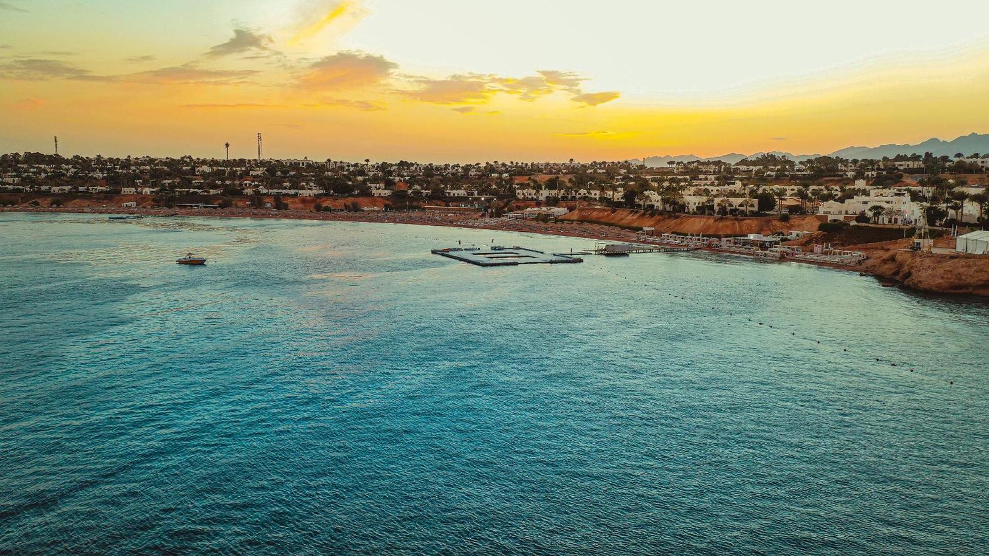 Domina Coral Bay Resort, Diving , Spa & Casino Sharm el-Sheikh Exterior photo Sunset over the Gulf of Aqaba